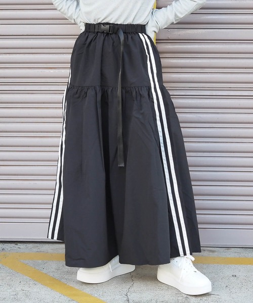 tiptop（ティップトップ）の「[ウェスト調整可能]バックル付きナイロンスカート（スカート・レディース・ブラック/チャコールグレー/オフホワイト/ブルー/ブラック系その他/ホワイト系その他・FREE）」の4枚目の写真