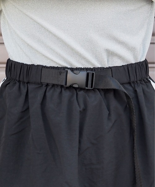 tiptop（ティップトップ）の「[ウェスト調整可能]バックル付きナイロンスカート（スカート・レディース・ブラック/チャコールグレー/オフホワイト/ブルー/ブラック系その他/ホワイト系その他・FREE）」の19枚目の写真