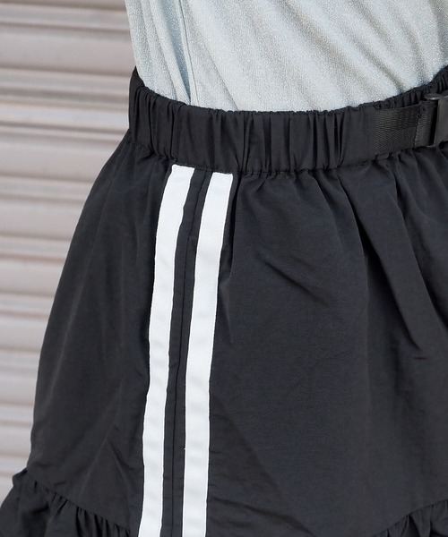 tiptop（ティップトップ）の「[ウェスト調整可能]バックル付きナイロンスカート（スカート・レディース・ブラック/チャコールグレー/オフホワイト/ブルー/ブラック系その他/ホワイト系その他・FREE）」の20枚目の写真