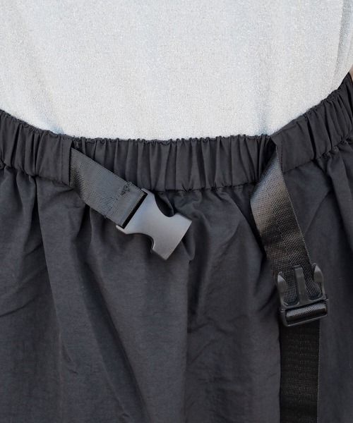 tiptop（ティップトップ）の「[ウェスト調整可能]バックル付きナイロンスカート（スカート・レディース・ブラック/チャコールグレー/オフホワイト/ブルー/ブラック系その他/ホワイト系その他・FREE）」の22枚目の写真