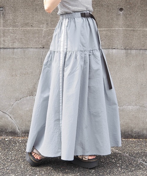 tiptop（ティップトップ）の「[ウェスト調整可能]バックル付きナイロンスカート（スカート・レディース・ブラック/チャコールグレー/オフホワイト/ブルー/ブラック系その他/ホワイト系その他・FREE）」の9枚目の写真