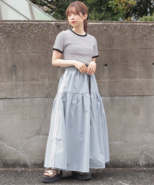 tiptop（ティップトップ）の「[ウェスト調整可能]バックル付きナイロンスカート（スカート・レディース・ブラック/チャコールグレー/オフホワイト/ブルー/ブラック系その他/ホワイト系その他・FREE）」の10枚目の写真