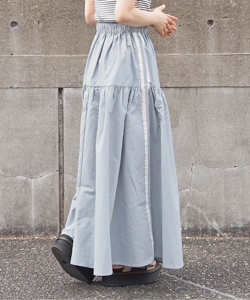 tiptop（ティップトップ）の「[ウェスト調整可能]バックル付きナイロンスカート（スカート・レディース・ブラック/チャコールグレー/オフホワイト/ブルー/ブラック系その他/ホワイト系その他・FREE）」の11枚目の写真