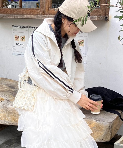 AS KNOW AS plus（アズノゥアズプラス）の「◎ナイロン サイドライン スタンドショートブルゾン（ライン、リボン）（ナイロンジャケット・レディース・アイボリー/グレー/ブラック/ピンク/ピンク系/グレー系・FREE）」の15枚目の写真