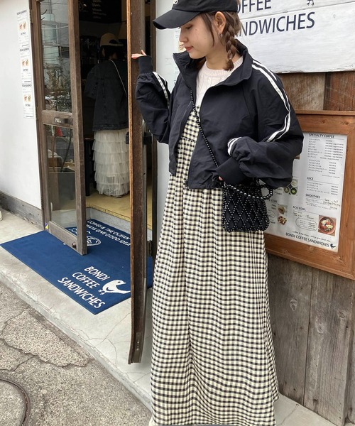 AS KNOW AS plus（アズノゥアズプラス）の「◎ナイロン サイドライン スタンドショートブルゾン（ライン、リボン）（ナイロンジャケット・レディース・アイボリー/グレー/ブラック/ピンク/ピンク系/グレー系・FREE）」の12枚目の写真