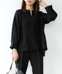 バックティアードキーネックブラウス