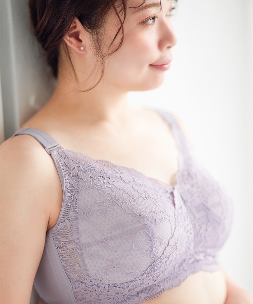 RADIANNE(ラディアンヌ)の「【小さく見せる上半身痩せ見え。もう自分のバストを嫌いにならなくてもいい】クラッシィワイヤレスブラ ボタニカルレース/【ブラジャー単体】(ブラジャー・レディース・アイボリー/グレー系その他/キャメル/ライトグリーン/シルバー/ブラック/スモークピンク/ダークパープル/ラベンダー/ライトピンク/ブルー系1/パープル系その他・D95/E100/D100/C80/D75/C75/B75/E95/C95/D90/D85/C85/D80/C90/B85/F95/B95/E90/F85/F80/B80/E75/E80/E85/F75/F100/F90/B90)」の8枚目の写真