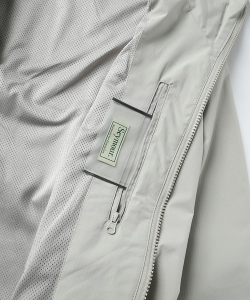 Seymour.(シーモア)の「"RIPSTOP” WATER-REPELLENT HOODED BZ(ナイロンジャケット・メンズ・グレイッシュブルー/ブラック/ベージュ/ネイビー・MEDIUM/LARGE/X-LARGE)」の5枚目の写真