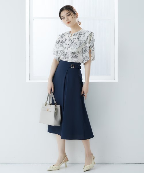12Twelve Agenda(トゥエルブ アジェンダ)の「サイドベルトフレアスカート(スカート・レディース・ベージュ/ネイビー/ブルー/ベージュ系その他・M)」の6枚目の写真