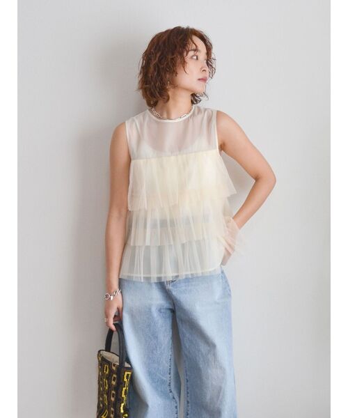 Ungrid(アングリッド)の「チュールシアーフリルブラウス(シャツ/ブラウス・レディース・オフホワイト/ブラック/グリーン・FREE)」の4枚目の写真