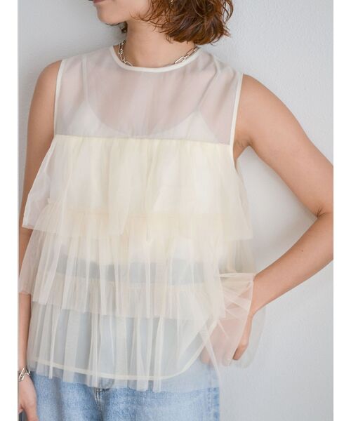 Ungrid(アングリッド)の「チュールシアーフリルブラウス(シャツ/ブラウス・レディース・オフホワイト/ブラック/グリーン・FREE)」の5枚目の写真