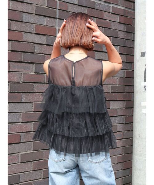 Ungrid(アングリッド)の「チュールシアーフリルブラウス(シャツ/ブラウス・レディース・オフホワイト/ブラック/グリーン・FREE)」の9枚目の写真