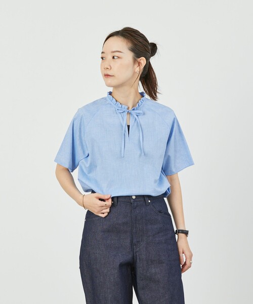 MACKINTOSH PHILOSOPHY(マッキントッシュ フィロソフィー)の「GREY LABEL スタンドカラーフリルブラウス(シャツ/ブラウス・レディース・ホワイト/ブルー系その他4・2)」の2枚目の写真