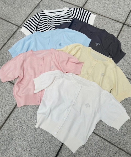 one after another NICE CLAUP（ワンアフターアナザーナイスクラップ）の「ワンポイントロゴ/サマーニットカーディガン（カーディガン/ボレロ・レディース・イエロー/チャコールグレー/オフホワイト/サックスブルー/ホワイト×ブラック/ピンク・FREE）」の8枚目の写真