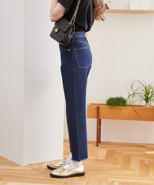 ANGIE(アンジー)の「裾 フリンジ ストレート デニム パンツ(デニムパンツ・レディース・ブラック/ブルー/ネイビー・SMALL/MEDIUM/LARGE)」の19枚目の写真