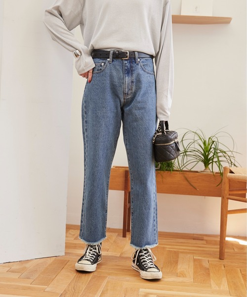 ANGIE(アンジー)の「裾 フリンジ ストレート デニム パンツ(デニムパンツ・レディース・ブラック/ブルー/ネイビー・SMALL/MEDIUM/LARGE)」の15枚目の写真