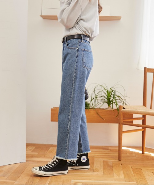 ANGIE(アンジー)の「裾 フリンジ ストレート デニム パンツ(デニムパンツ・レディース・ブラック/ブルー/ネイビー・SMALL/MEDIUM/LARGE)」の13枚目の写真