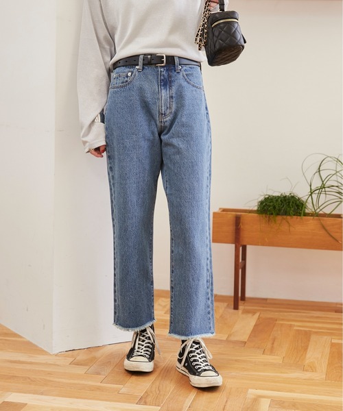 ANGIE(アンジー)の「裾 フリンジ ストレート デニム パンツ(デニムパンツ・レディース・ブラック/ブルー/ネイビー・SMALL/MEDIUM/LARGE)」の14枚目の写真