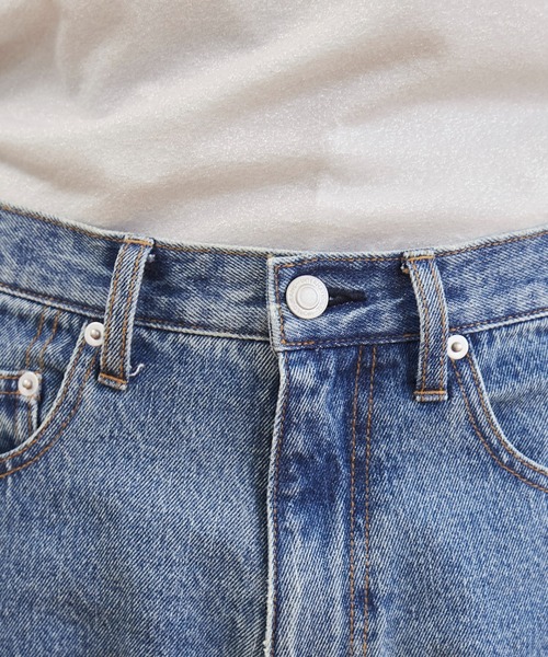 ANGIE(アンジー)の「裾 フリンジ ストレート デニム パンツ(デニムパンツ・レディース・ブラック/ブルー/ネイビー・SMALL/MEDIUM/LARGE)」の5枚目の写真