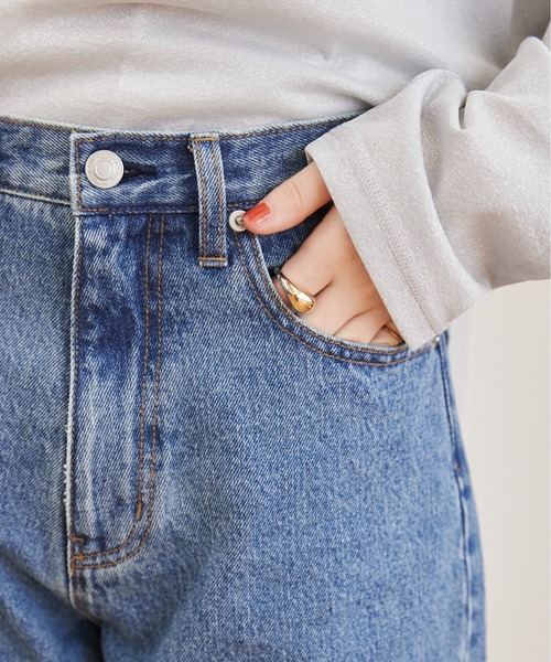 ANGIE(アンジー)の「裾 フリンジ ストレート デニム パンツ(デニムパンツ・レディース・ブラック/ブルー/ネイビー・SMALL/MEDIUM/LARGE)」の4枚目の写真