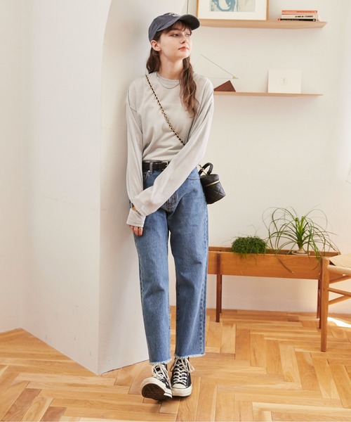 ANGIE(アンジー)の「裾 フリンジ ストレート デニム パンツ(デニムパンツ・レディース・ブラック/ブルー/ネイビー・SMALL/MEDIUM/LARGE)」の7枚目の写真