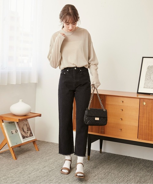 ANGIE(アンジー)の「裾 フリンジ ストレート デニム パンツ(デニムパンツ・レディース・ブラック/ブルー/ネイビー・SMALL/MEDIUM/LARGE)」の11枚目の写真