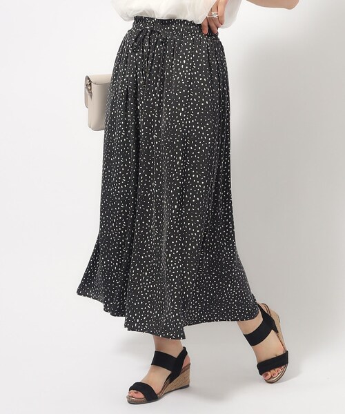 DRESKIP（ドレスキップ）の「◆【無理せずキレイ】ロングシーズン活躍 サテンフレア ワイドスカーチョ（その他パンツ・レディース・ブラック系5/グリーン/ライトグレー/チャコールグレー/ホワイト系8・03/02/04）」の3枚目の写真