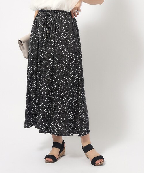 DRESKIP（ドレスキップ）の「◆【無理せずキレイ】ロングシーズン活躍 サテンフレア ワイドスカーチョ（その他パンツ・レディース・ブラック系5/グリーン/ライトグレー/チャコールグレー/ホワイト系8・03/02/04）」の6枚目の写真