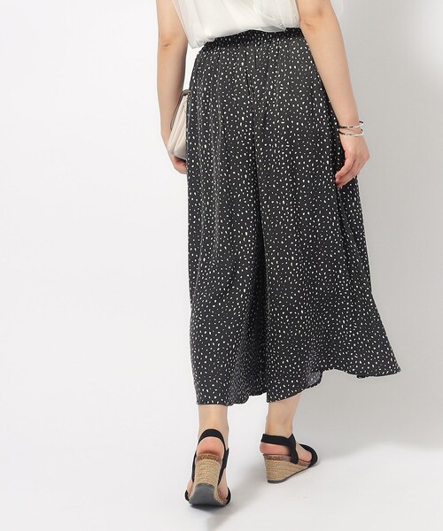 DRESKIP（ドレスキップ）の「◆【無理せずキレイ】ロングシーズン活躍 サテンフレア ワイドスカーチョ（その他パンツ・レディース・ブラック系5/グリーン/ライトグレー/チャコールグレー/ホワイト系8・03/02/04）」の7枚目の写真