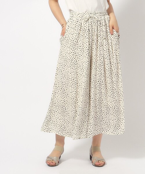 DRESKIP（ドレスキップ）の「◆【無理せずキレイ】ロングシーズン活躍 サテンフレア ワイドスカーチョ（その他パンツ・レディース・ブラック系5/グリーン/ライトグレー/チャコールグレー/ホワイト系8・03/02/04）」の11枚目の写真