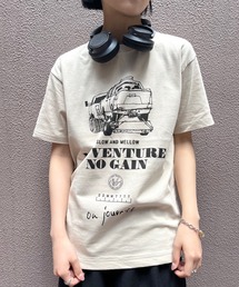 MILLION CARATS（ミリオンカラッツ）の「旅とはまるで人生のよう。旅先だからこその不便さ、可能性、新発見。予測不能な期待をスーツケースに詰め込んだような… そんな様々な世界を描いた旅日記オリジナルグラフィック"noranoel journey" アートデザインTシャツ（Tシャツ/カットソー）」