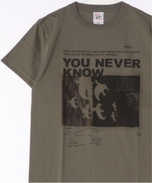 MILLION CARATS（ミリオンカラッツ）の「旅とはまるで人生のよう。旅先だからこその不便さ、可能性、新発見。予測不能な期待をスーツケースに詰め込んだような… そんな様々な世界を描いた旅日記オリジナルグラフィック"noranoel journey" アートデザインTシャツ（Tシャツ/カットソー）」