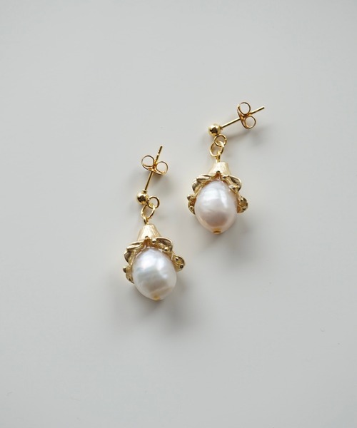CERCA(チェルカ)の「saran jewelry/花パール ピアス(ピアス(両耳用)・レディース・ゴールド/シルバー・FREE)」の4枚目の写真