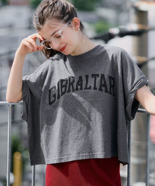 coca(coca)(コカ)の「袖ロールアップロゴTシャツ(Tシャツ/カットソー・レディース・グレー/ホワイト/カーキ/ライトベージュ/その他1/ベージュ/ブラウン/ライトグレー/ネイビー/ライトピンク/チャコール/ワイン/ピンク/ブラック/ダークブルー・L/M/S)」の5枚目の写真