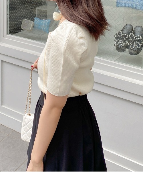 INGNI（イング）の「コサージュチョーカー付／スクエアネックパフスリーブニット（ニット/セーター・レディース・ブルー/アイボリー/ブラック・M）」の11枚目の写真