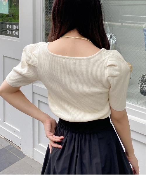 INGNI（イング）の「コサージュチョーカー付／スクエアネックパフスリーブニット（ニット/セーター・レディース・ブルー/アイボリー/ブラック・M）」の12枚目の写真