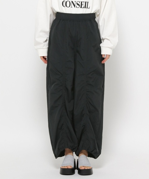 LOWRYS FARM（ローリーズファーム）の「シャーリングカーゴＰ 115248（カーゴパンツ・レディース・グレー/ブラック/アイボリー・FREE）」の4枚目の写真