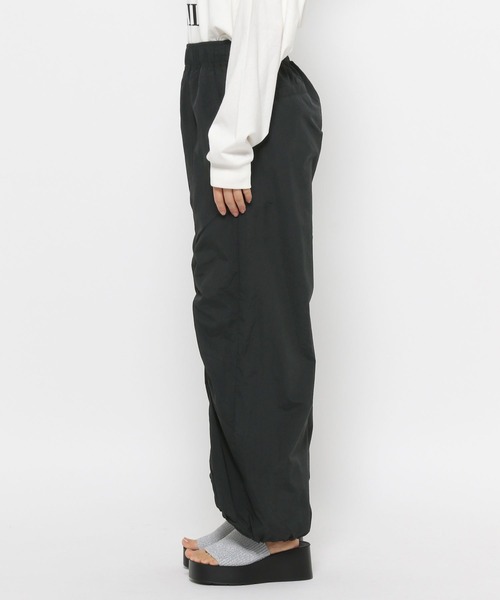 LOWRYS FARM（ローリーズファーム）の「シャーリングカーゴＰ 115248（カーゴパンツ・レディース・グレー/ブラック/アイボリー・FREE）」の5枚目の写真