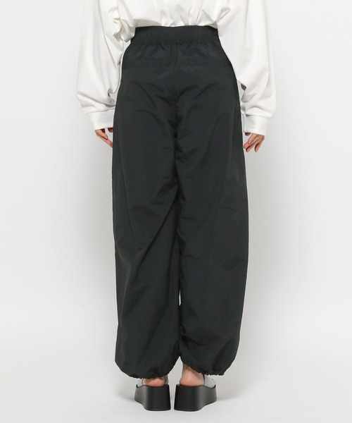 LOWRYS FARM（ローリーズファーム）の「シャーリングカーゴＰ 115248（カーゴパンツ・レディース・グレー/ブラック/アイボリー・FREE）」の6枚目の写真