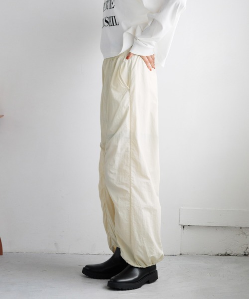 LOWRYS FARM（ローリーズファーム）の「シャーリングカーゴＰ 115248（カーゴパンツ・レディース・グレー/ブラック/アイボリー・FREE）」の18枚目の写真