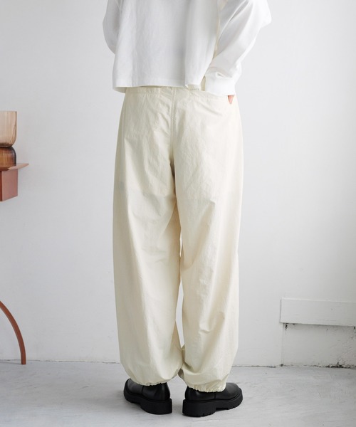 LOWRYS FARM（ローリーズファーム）の「シャーリングカーゴＰ 115248（カーゴパンツ・レディース・グレー/ブラック/アイボリー・FREE）」の20枚目の写真