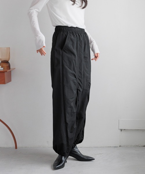 LOWRYS FARM（ローリーズファーム）の「シャーリングカーゴＰ 115248（カーゴパンツ・レディース・グレー/ブラック/アイボリー・FREE）」の17枚目の写真