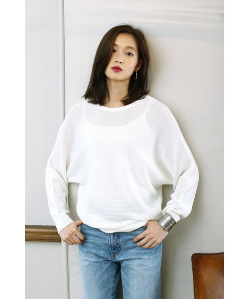 AZUL by moussy（アズールバイマウジー）の「ウォッシャブルソフトタッチ片畦ドルマンニットPO（ニット/セーター・レディース・ホワイト系その他/レディッシュグレー/ベージュ系その他/トップグレー/オフホワイト/ブラック/ボルドー/ネイビー/カーキ・SMALL/LARGE/MEDIUM）」の2枚目の写真