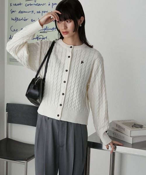 フォクシーブティック⭐︎配色ガーディガンFOUETTE 38 レース編みニット forksy.（フォルクシー）の「【forksy.】配色ワンポイントロゴ刺繍