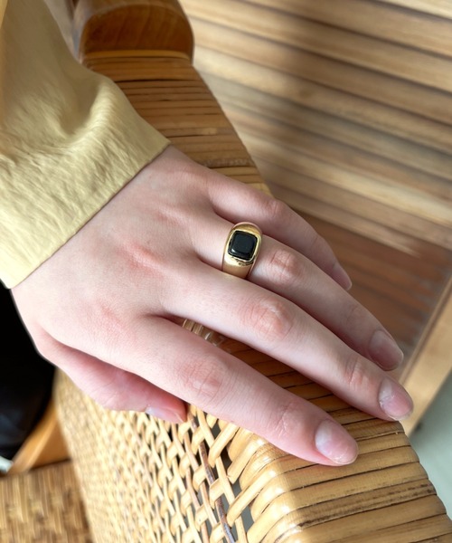 ciite'(シーテ)の「スクエアストーン × メタルフリー リング(リング・レディース・グリーン/ブラウン/ブラック/ブルー・FREE)」の2枚目の写真