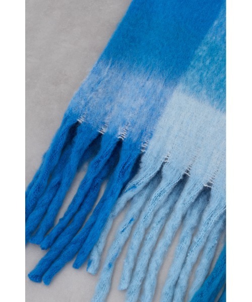 AZUL by moussy（アズールバイマウジー）の「フラッフィーストール（ストール/ショール・レディース・マルチ/アイボリー/ブルー系その他/レッド・FREE）」の15枚目の写真