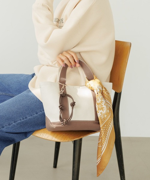 BAYFLOW（ベイフロー）の「[高見えが叶うレザー仕様]レザーライクミニトート（トートバッグ・レディース・ブラウン/ネイビー・FREE）」の6枚目の写真