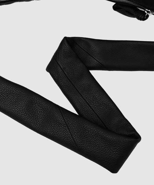 LEMAIRE（ルメール）の「MEDIUM CROISSANT BAG（ショルダーバッグ・メンズ・ブラック/ブラウン系その他/カーキ・ONE SIZE）」の5枚目の写真