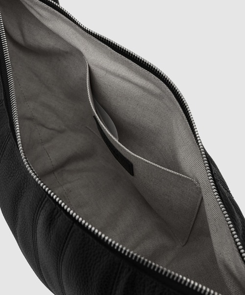LEMAIRE（ルメール）の「MEDIUM CROISSANT BAG（ショルダーバッグ・メンズ・ブラック/ブラウン系その他/カーキ・ONE SIZE）」の9枚目の写真