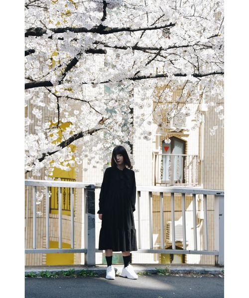 FILA(フィラ)の「DISRUPTOR 2(スニーカー・レディース・ホワイト/ブラック・23.0cm/23.5cm/22.5cm/27.5cm/28.0cm/27.0cm/26.0cm/26.5cm/24.0cm/24.5cm/25.0cm/25.5cm)」の22枚目の写真